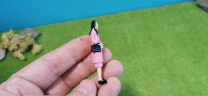 25x Figuren 1:32 (Spur 1) 1:35 – stehende & sitzende – fertig bemalt