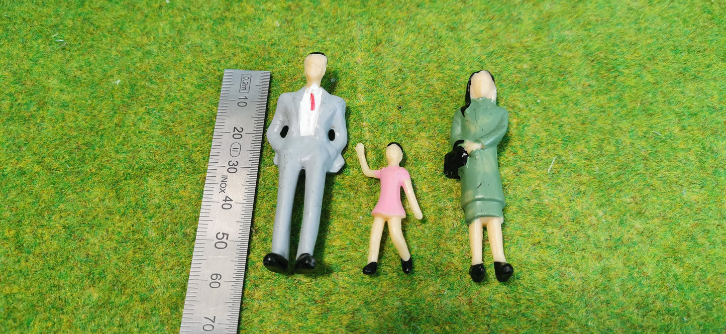 25x Figuren 1:32 (Spur 1) 1:35 – stehende & sitzende – fertig bemalt