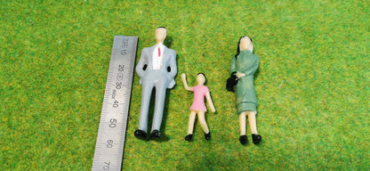 25x Figuren 1:32 (Spur 1) 1:35 – stehende & sitzende – fertig bemalt