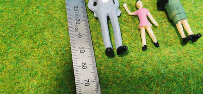 25x Figuren 1:32 (Spur 1) 1:35 – stehende & sitzende – fertig bemalt