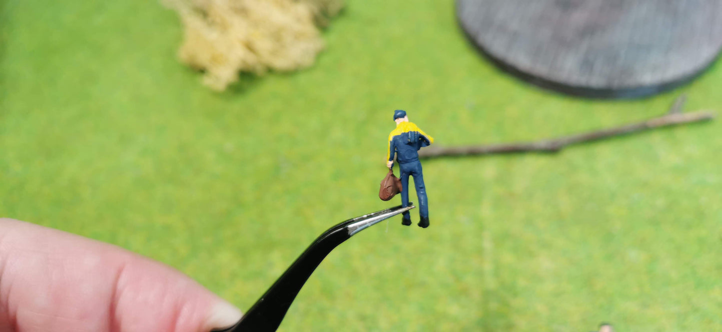 "Postbote" oder Briefträger Figur für H0 (1:87) - fertig bemalt