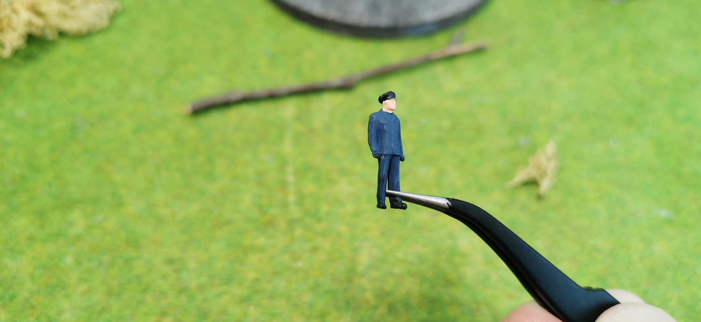 "Polizist" oder "Schaffner" Figur für H0 (1:87) - fertig bemalt