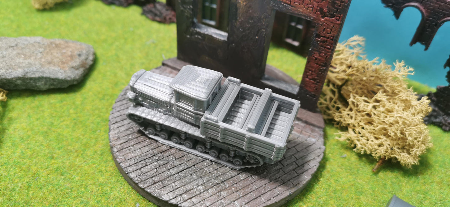 Komintern – russischer Artillerieschlepper mit Pritsche