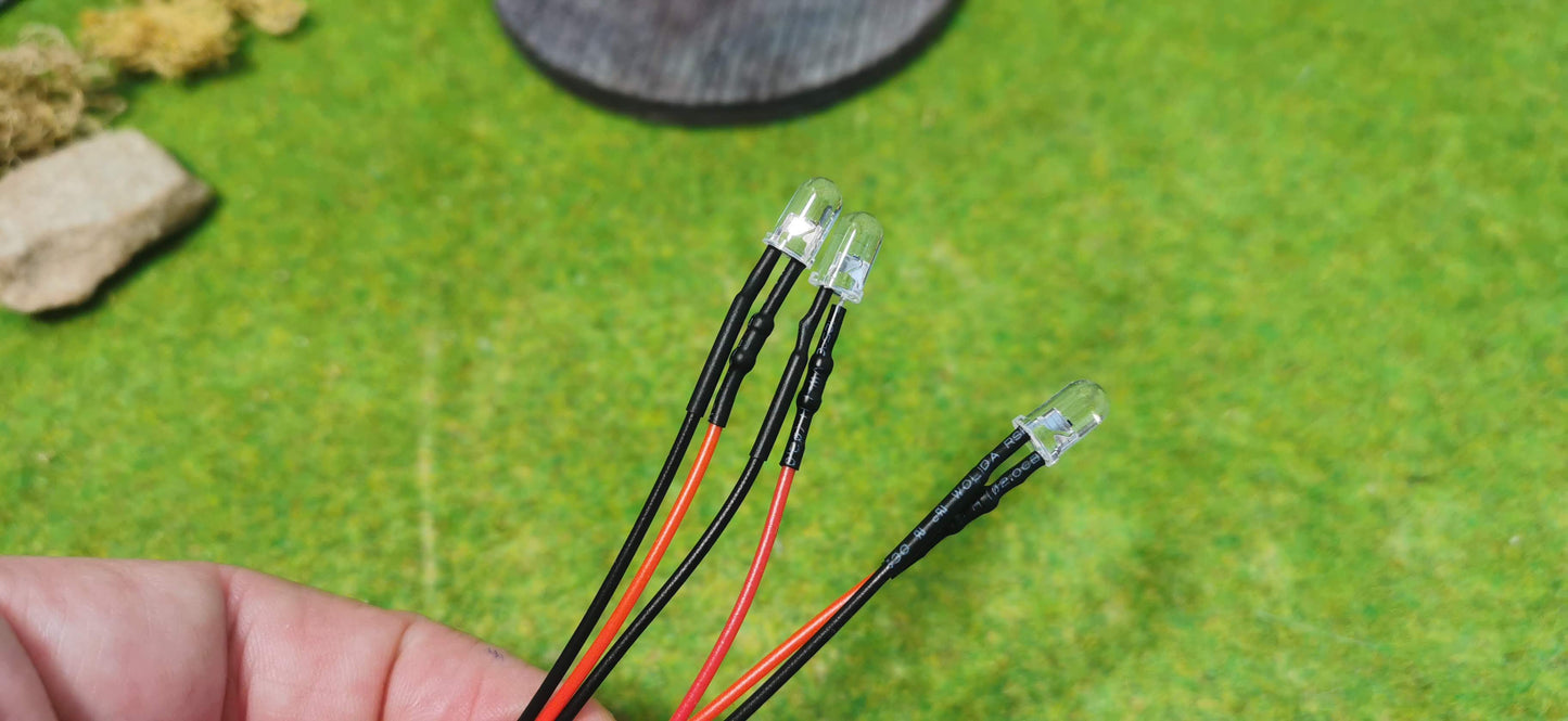 3mm LEDs inkl. Anschlussleitung (9-12V) - klar - diverse Farben