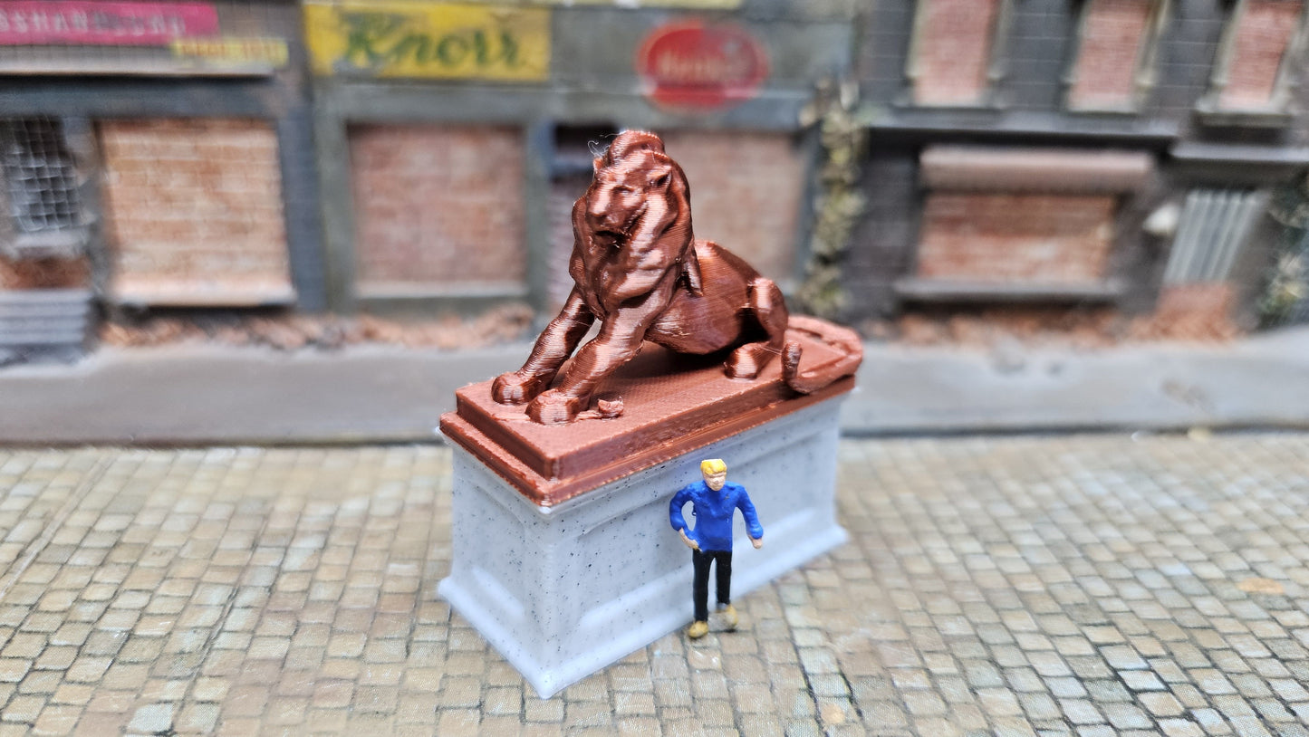 "Löwe" Denkmal Bronze Kupfer Statue mit Sockel Spur H0 (1:87)
