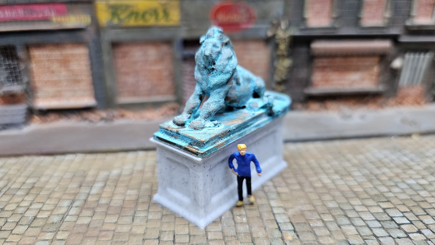 "Löwe" Denkmal Bronze Kupfer Statue mit Sockel Spur H0 (1:87)