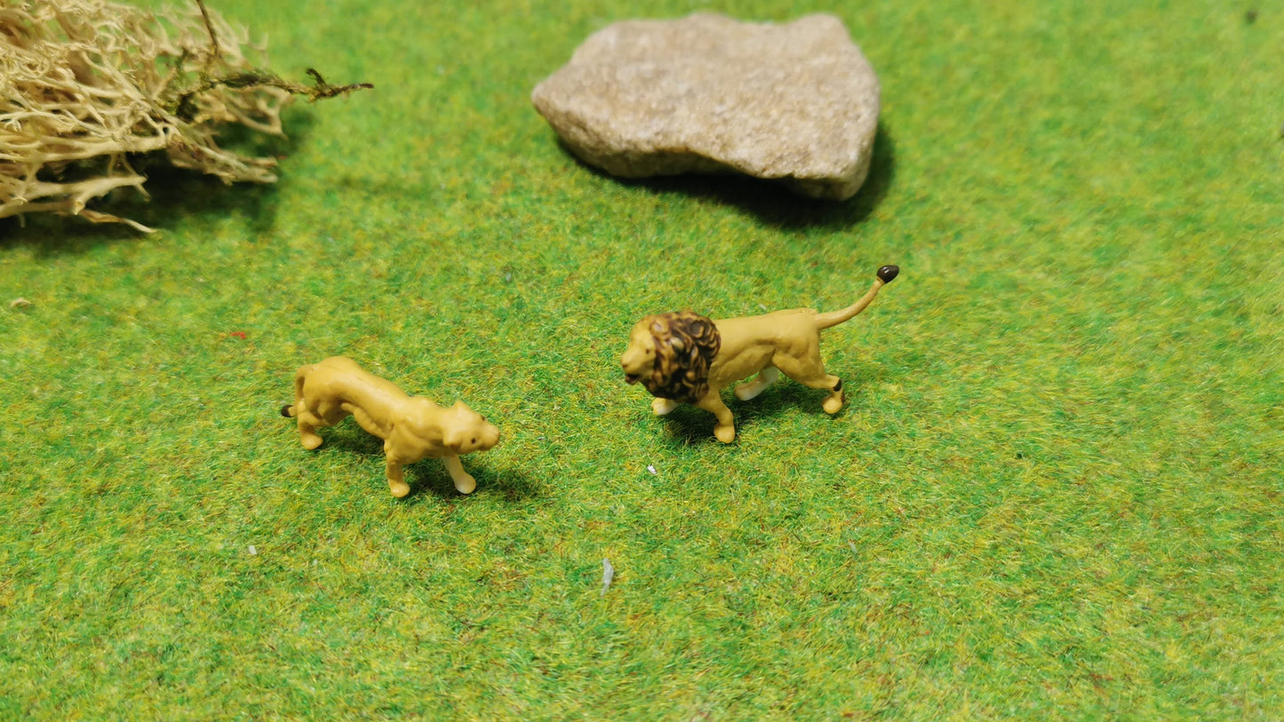 2x Löwen Löwe Figuren Set Tiere 1:87 (H0) - bemalt