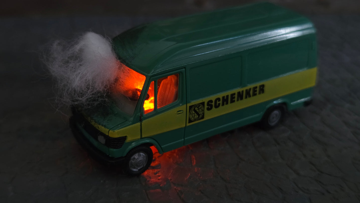 Diverse brennende H0 Autos "Krawalle" + Feuer LED (1:87)