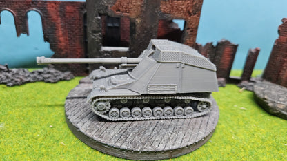 Schwerer Panzerjäger "Nashorn" mit Käfigpanzerung