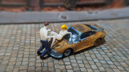 Sexy Szene Liebespaar auf Auto Figuren nackt