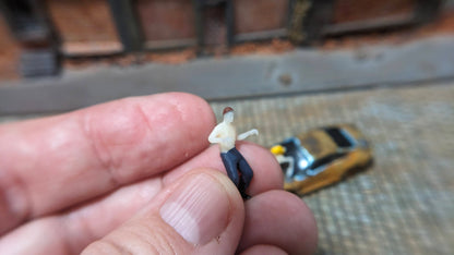 Sexy Szene Liebespaar auf Auto Figuren nackt