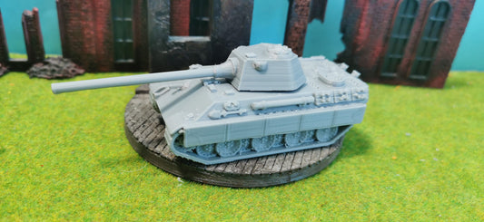 Deutscher "Panther F" mit Schmalturm