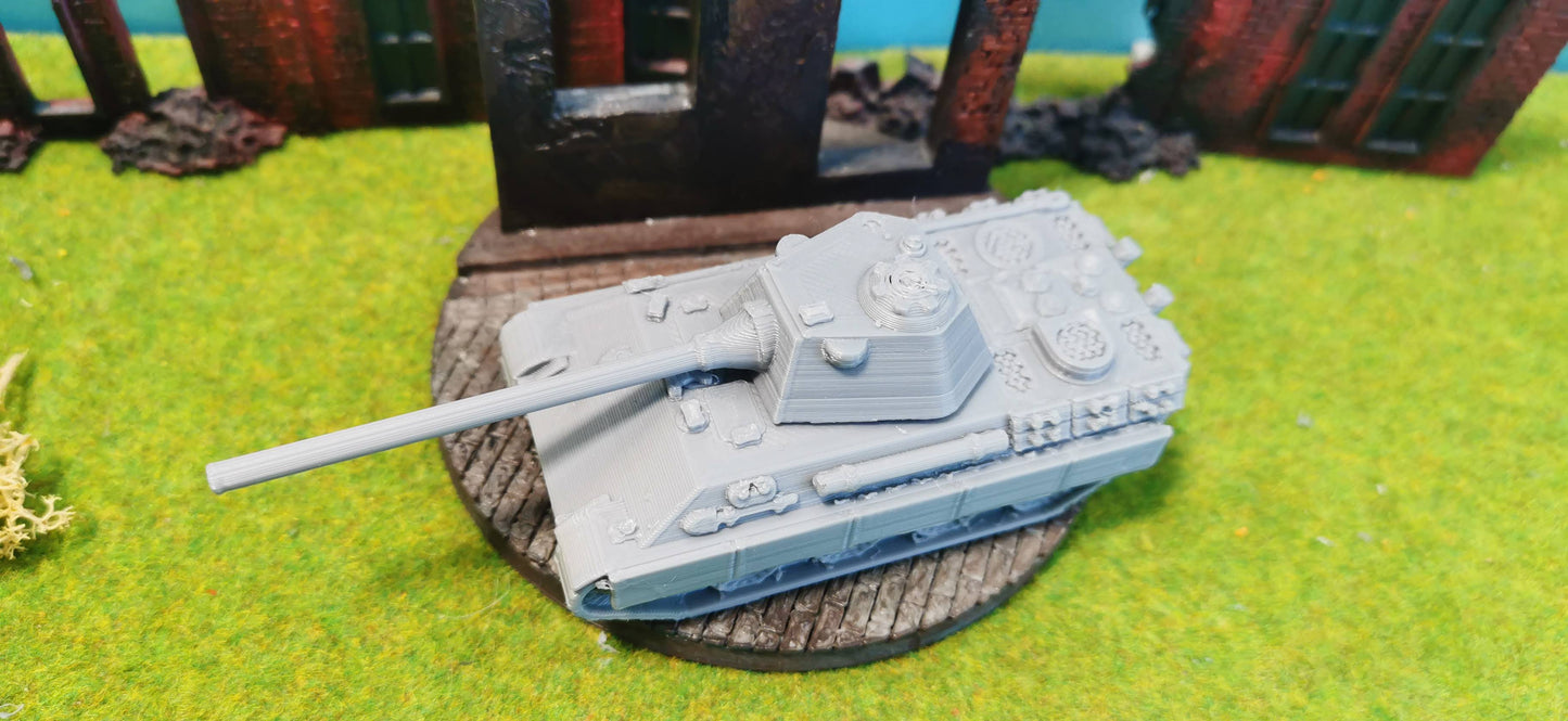 Deutscher "Panther F" mit Schmalturm