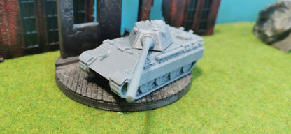 Deutscher "Panther F" mit Schmalturm