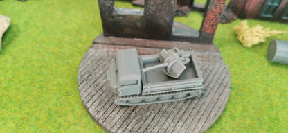 Flak auf Raupenschlepper Ost