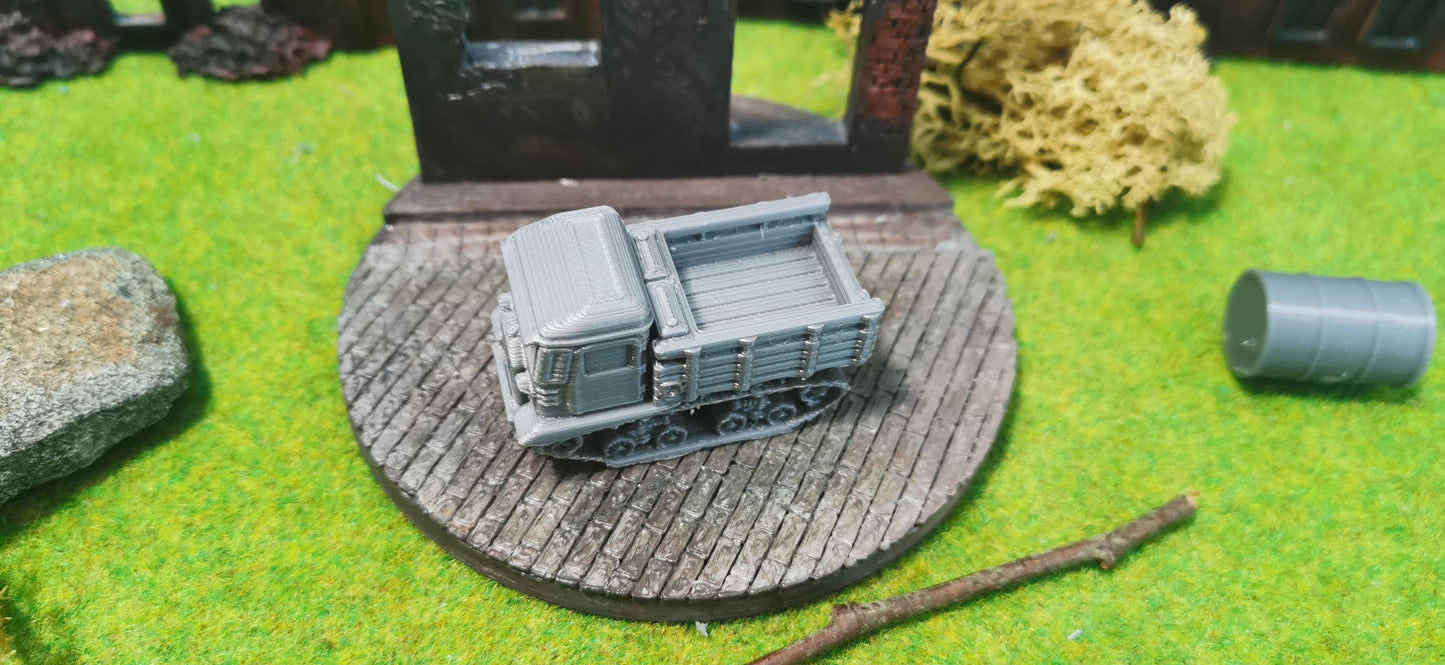 STZ-5 russischer Artillerieschlepper Pritsche