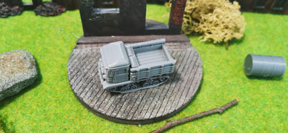 STZ-5 russischer Artillerieschlepper Pritsche