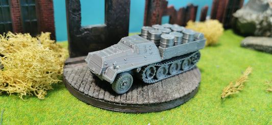 Schwerer Wehrmachtsschlepper (SWS) mit Ladung