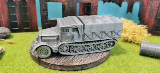 Sd.Kfz. 9 "Famo" Artilleriezugmaschine geschlossen