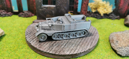 Sd.Kfz. 11 Halbkettenfahrzeug Artilleriezugmaschine "Fenster unten"