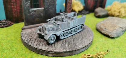 Sd.Kfz. 11 Halbkettenfahrzeug Artilleriezugmaschine "Fenster unten"