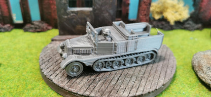 Sd.Kfz. 11 Halbkettenfahrzeug Artilleriezugmaschine "Fenster oben"