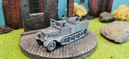 Sd.Kfz. 11 Halbkettenfahrzeug Artilleriezugmaschine "Fenster oben"