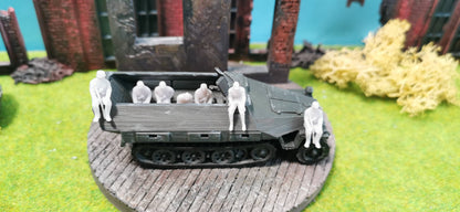 7x Resin Figuren "sitzende Deutsche Soldaten 2" der Wehrmacht WW2