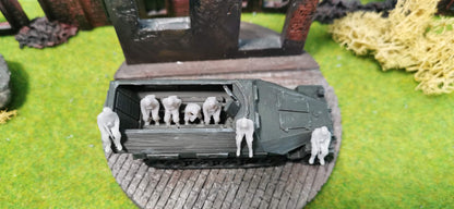 7x Resin Figuren "sitzende Deutsche Soldaten 2" der Wehrmacht WW2