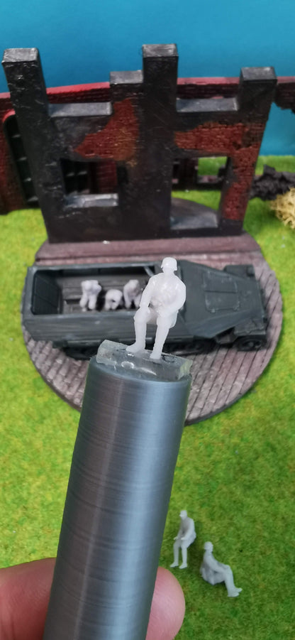 7x Resin Figuren "sitzende Deutsche Soldaten 2" der Wehrmacht WW2