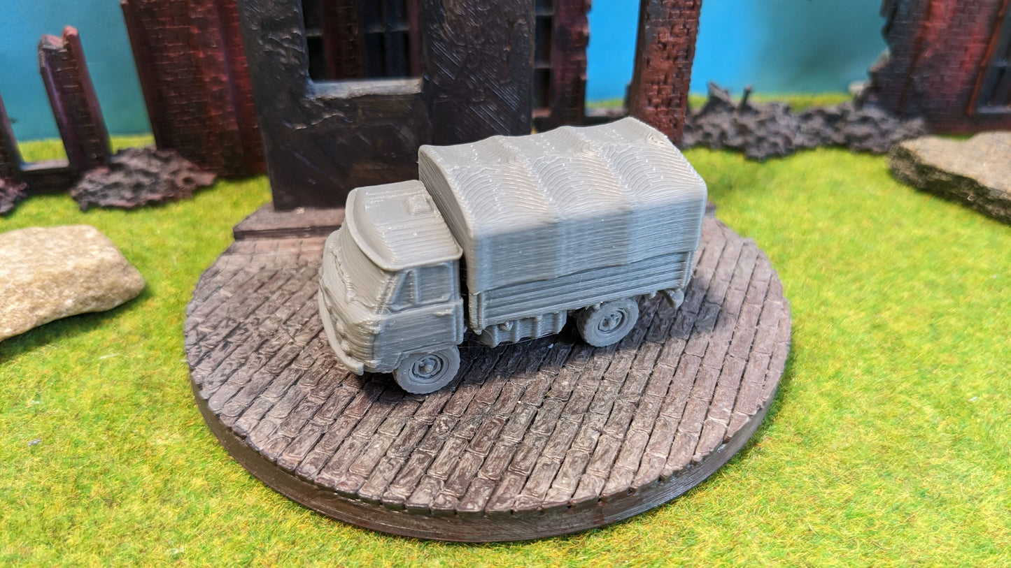 UAZ-462 russisches Geländefahrzeug mit Plane