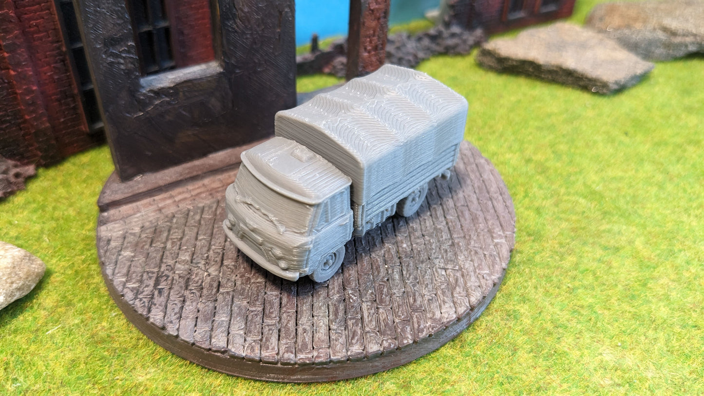 UAZ-462 russisches Geländefahrzeug mit Plane