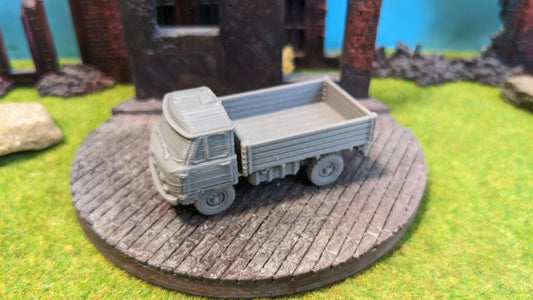 UAZ-462 russisches Geländefahrzeug "Pritsche"