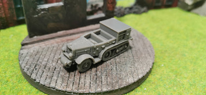 Wehrmacht UNIC P107 Artillerietraktor Halbkettenfahrzeug