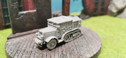 Wehrmacht UNIC P107 Pioniertraktor "geschlossen" Halbkettenfahrzeug