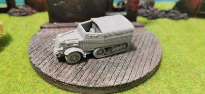 Wehrmacht UNIC P107 Schützenpanzerwagen "Krankenwagen"