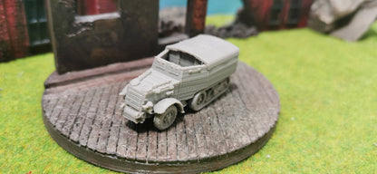 Wehrmacht UNIC P107 Schützenpanzerwagen "Krankenwagen"