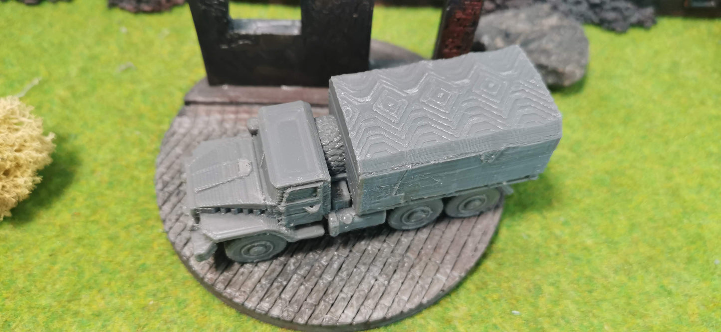 Sowjet LKW Ural 375 mit Plane (NVA)