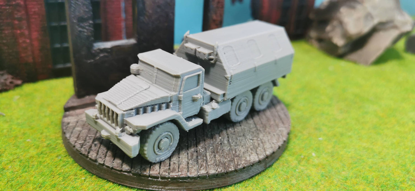 Sowjet LKW Ural 375 mit Planenkoffer (NVA)