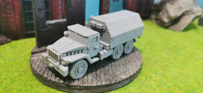 Sowjet LKW Ural 375 mit Planenkoffer (NVA)