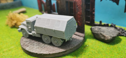 Sowjet LKW Ural 375 mit Planenkoffer (NVA)