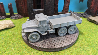 Ural 4320 sowjetischer LKW "Pritsche Flach"