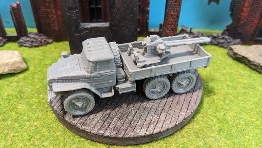 Ural 4320 mit 23-mm-Flugabwehrkanone SU-23-2 (ZU-23)