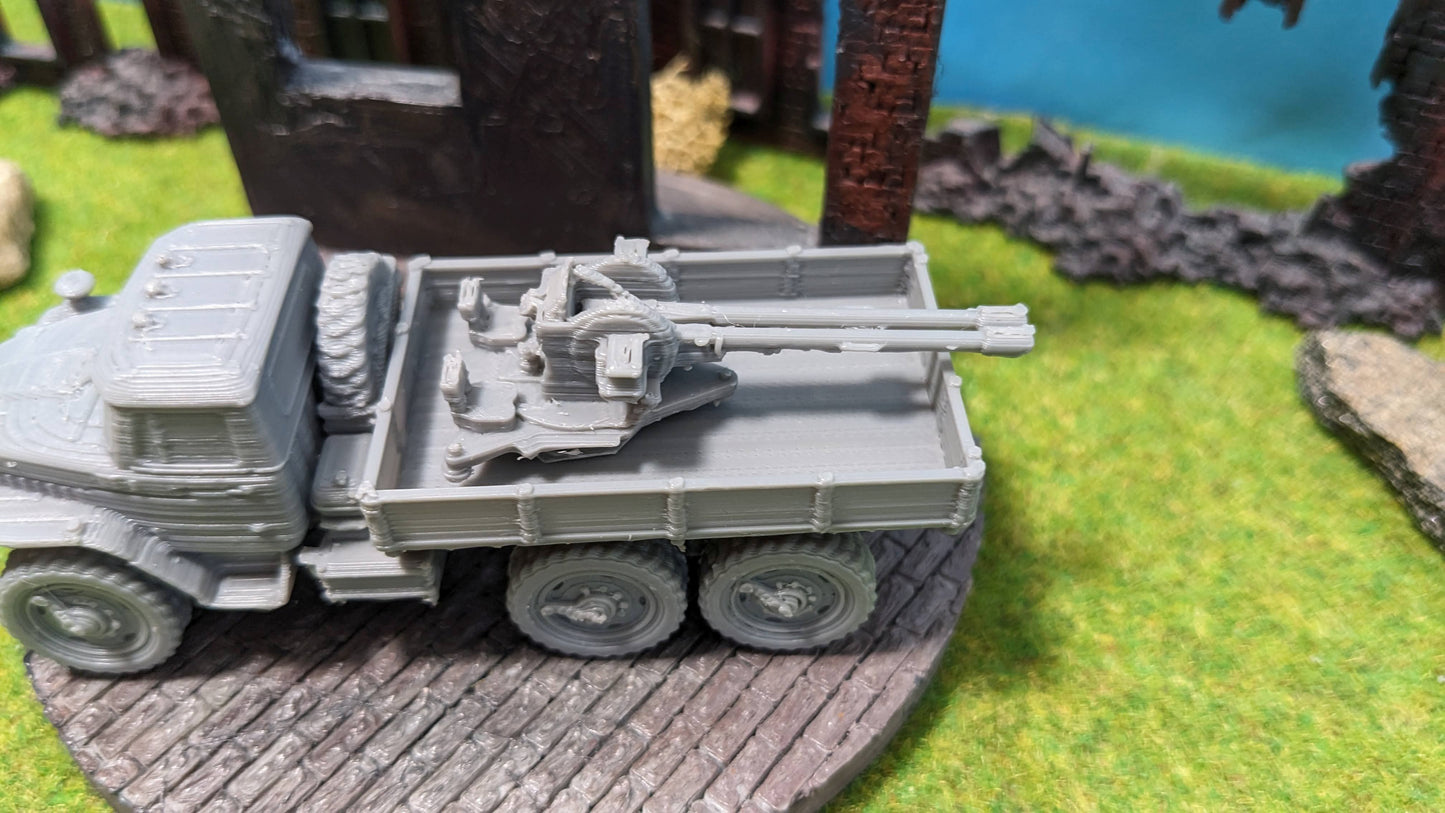 Ural 4320 mit 23-mm-Flugabwehrkanone SU-23-2 (ZU-23)