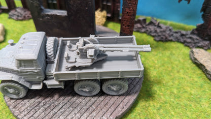 Ural 4320 mit 23-mm-Flugabwehrkanone SU-23-2 (ZU-23)