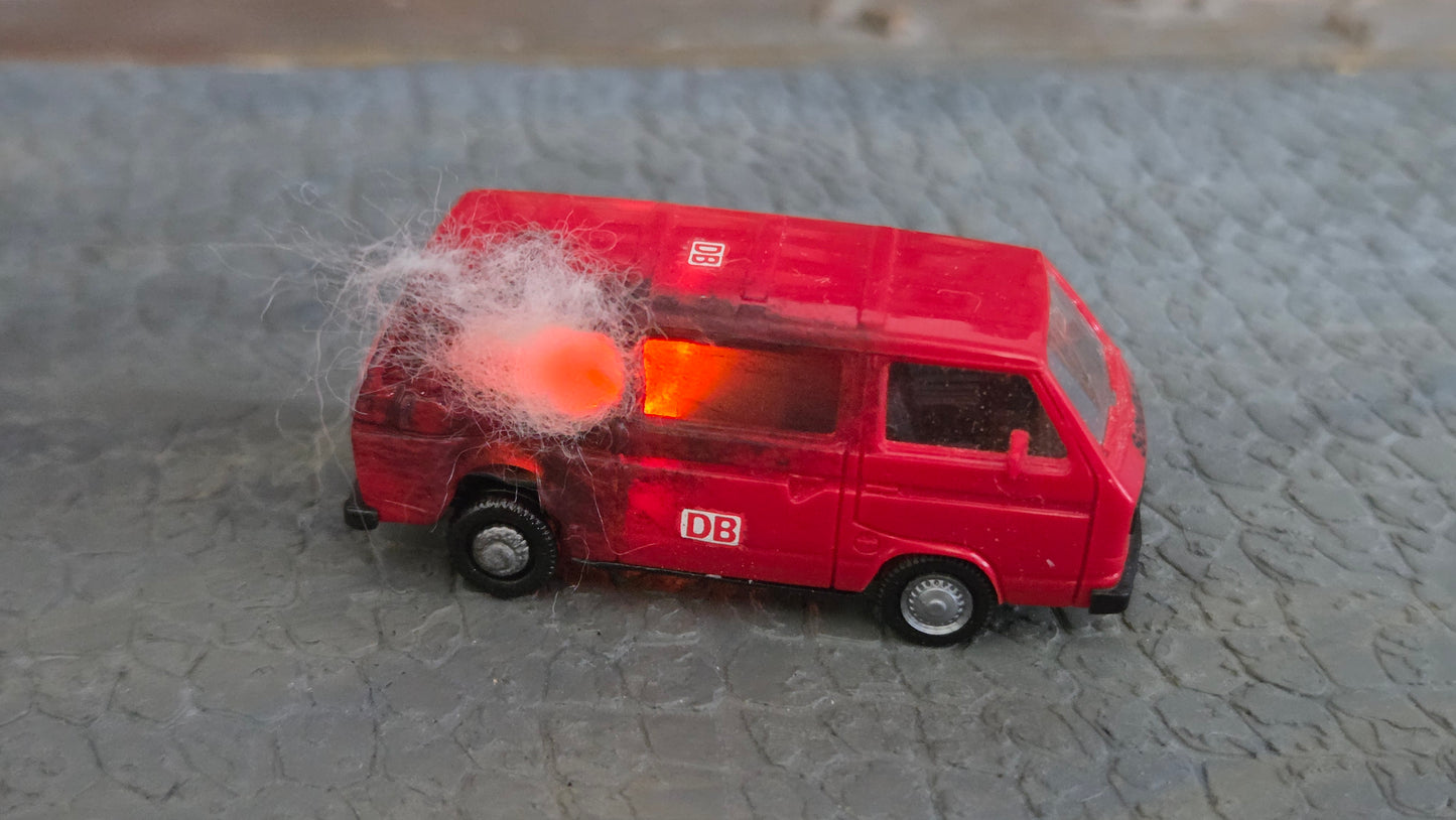 Diverse brennende H0 Autos "Krawalle" + Feuer LED (1:87)