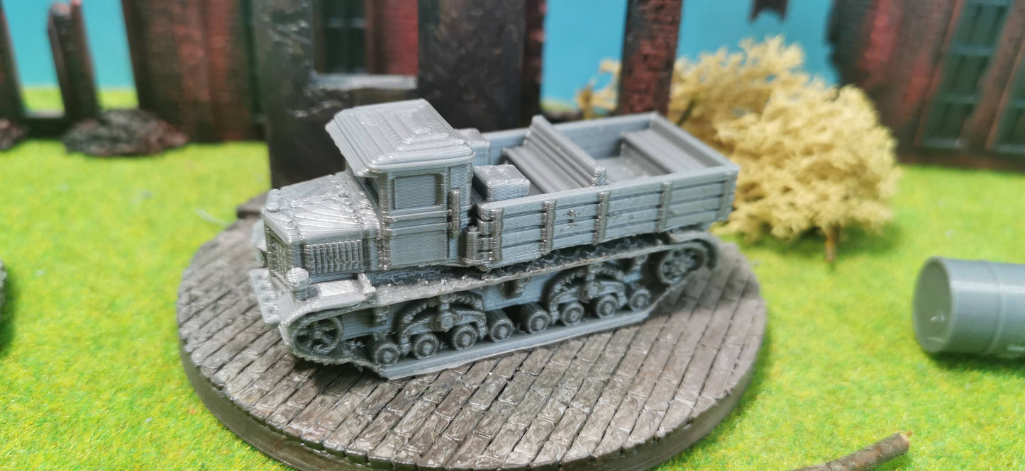 Voroshilovets russischer Artilleriezugmaschine offen