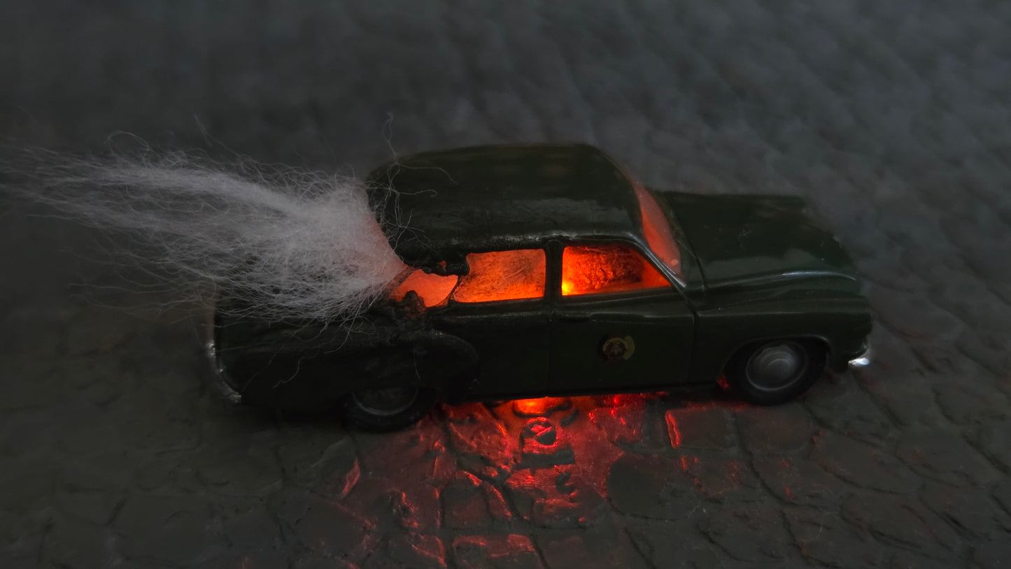 Diverse brennende H0 Autos "Krawalle" + Feuer LED (1:87)