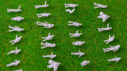 100x Figuren stehende & sitzende Reisende für Spur Z (1:200) - unbemalt